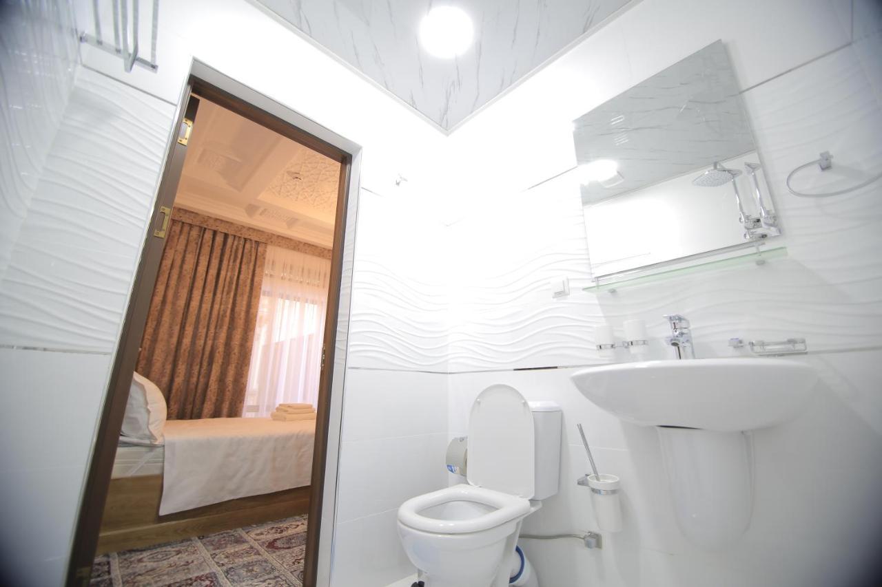 Labi Rud Hotel Bukhara Esterno foto